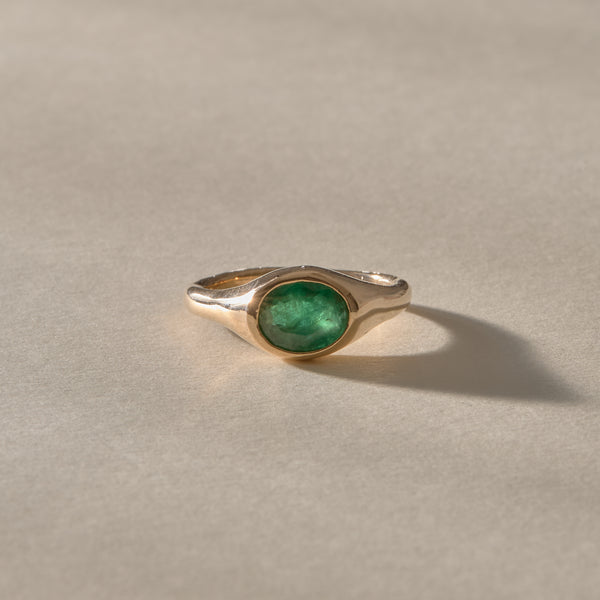 Fura Emerald Smooth Signet Ring | OOAK