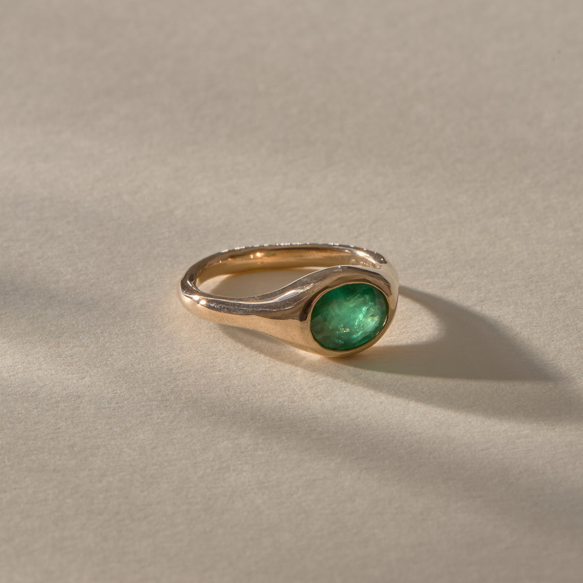 Fura Emerald Smooth Signet Ring | OOAK