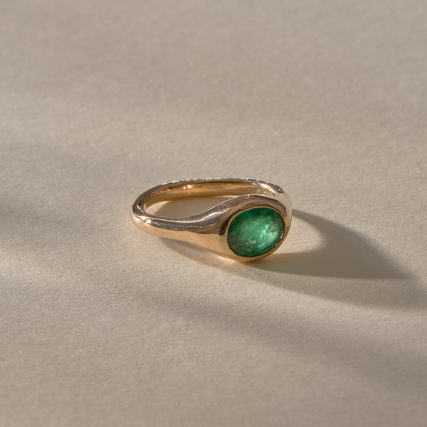Fura Emerald Smooth Signet Ring | OOAK
